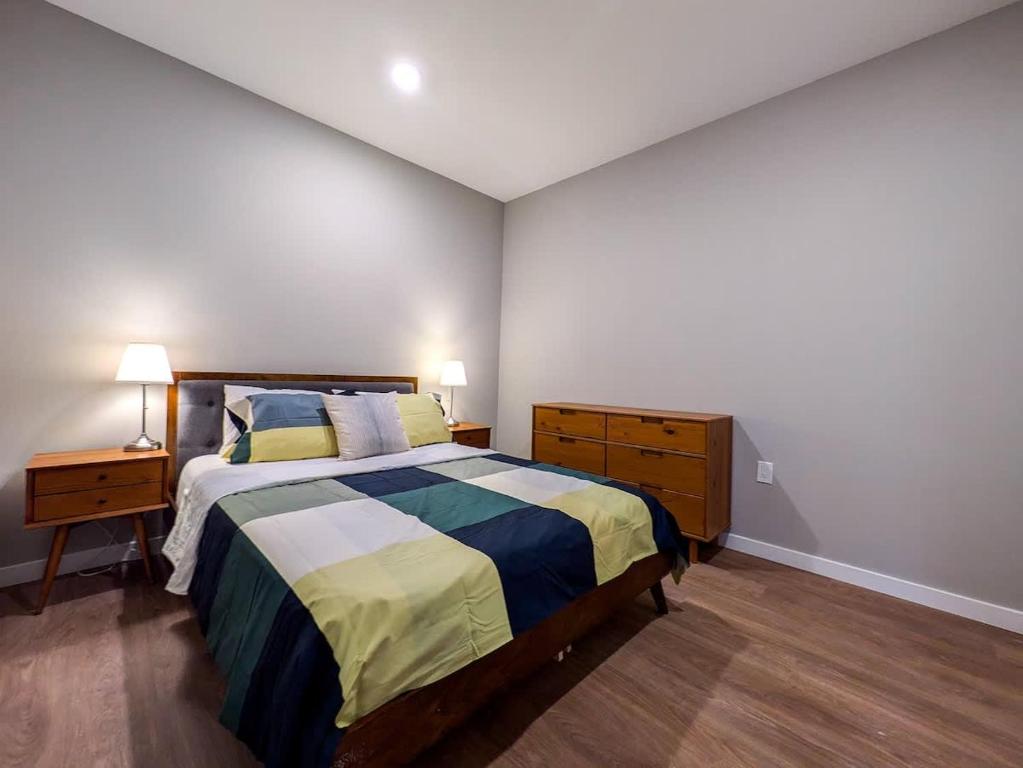 328 Modern 2BR Apt - Image 6