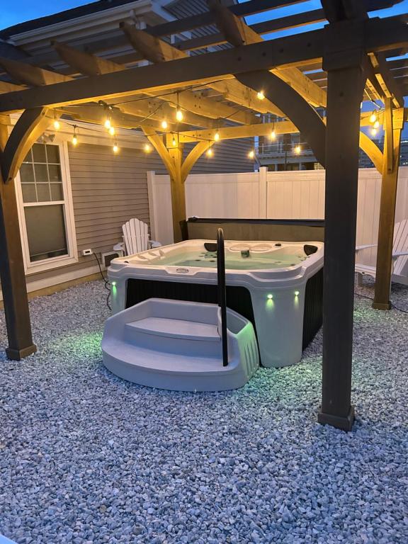 Perfect 5 Star Beach Block with Hot Tub
