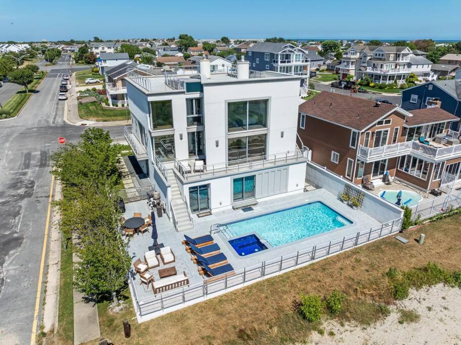 Hot Tub (Jacuzzi) - Photo 2