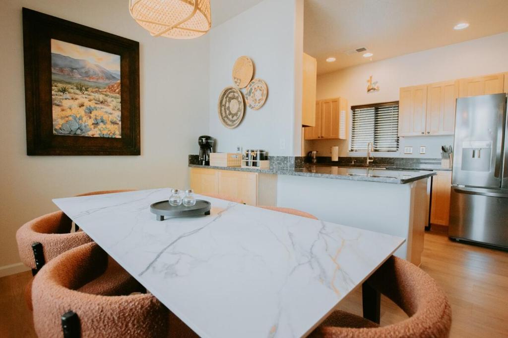 Desert Sunset-Hot Tub-Pet Friendly-No Pet Fees! - Image 7