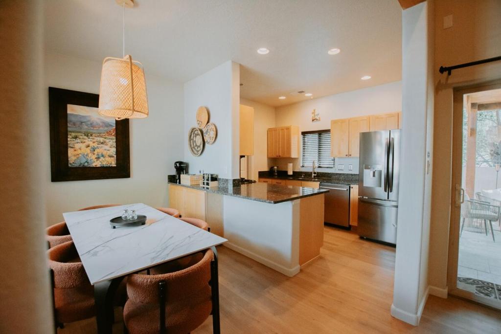 Desert Sunset-Hot Tub-Pet Friendly-No Pet Fees! - Image 5