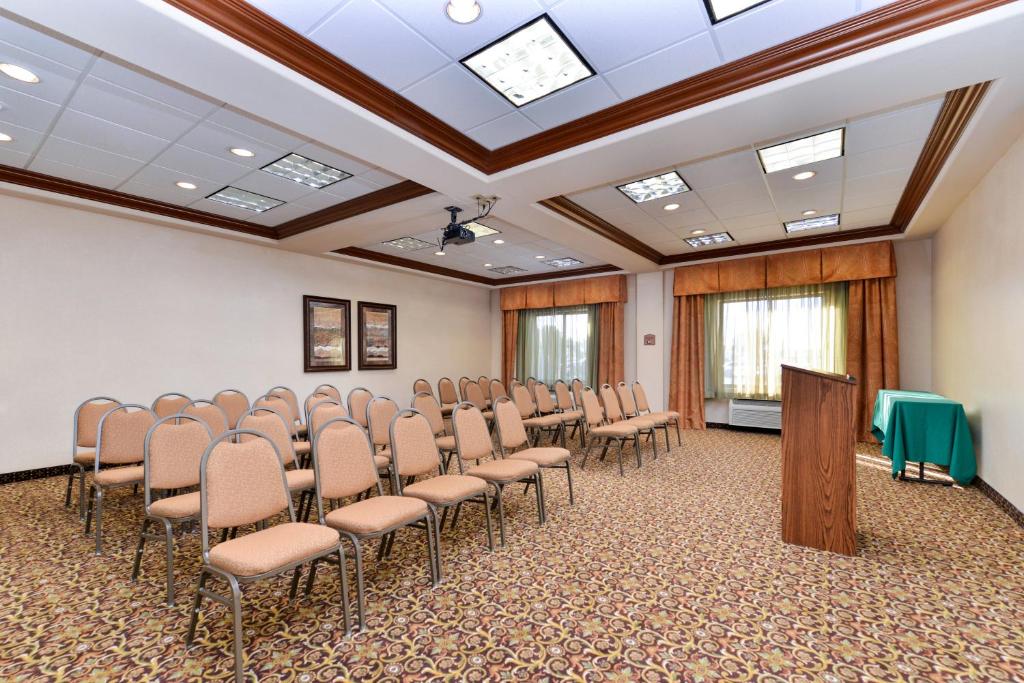 Holiday Inn Express Hotel & Suites Las Cruces by IHG - Image 7