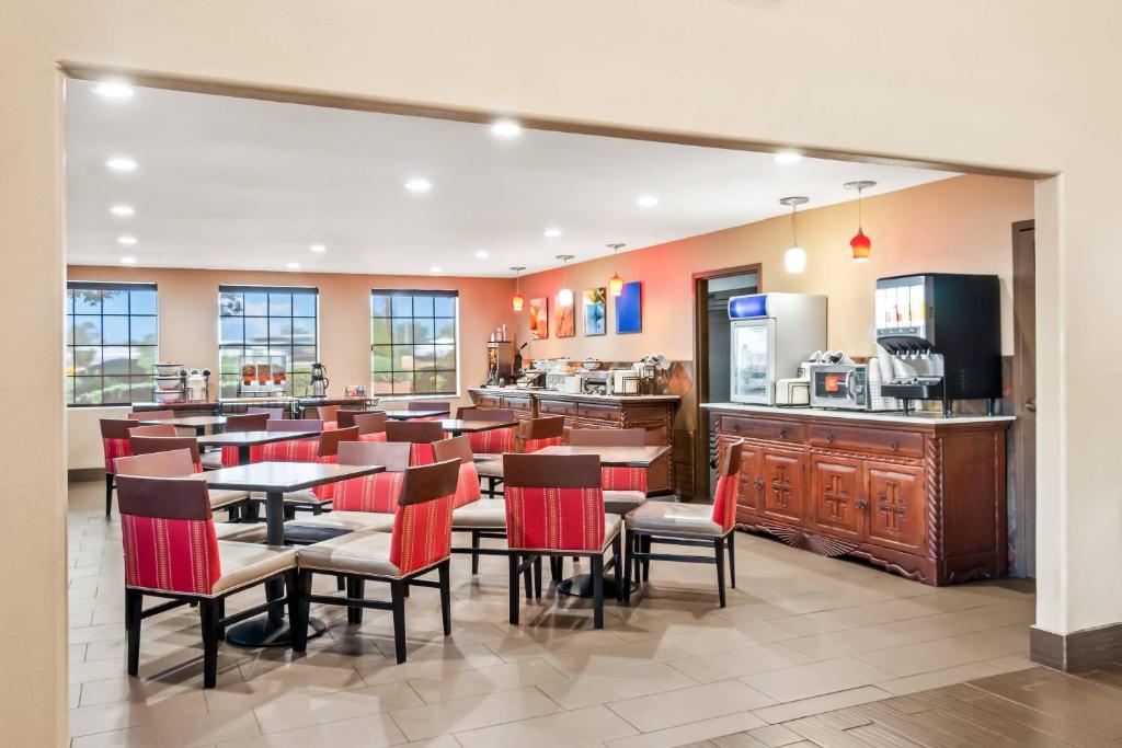 Comfort Inn Santa Fe South - Image 5