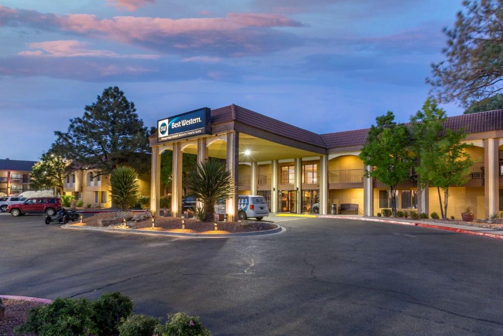 Best Western Airport Albuquerque InnSuites Hotel & Suites - Image 7