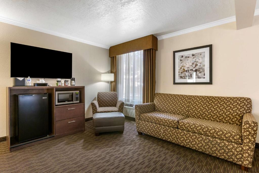 Best Western Airport Albuquerque InnSuites Hotel & Suites - Image 5