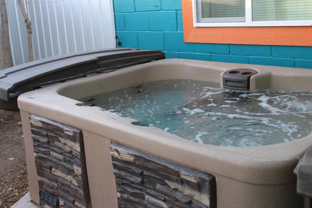 Hot Tub (Jacuzzi) - Photo 2