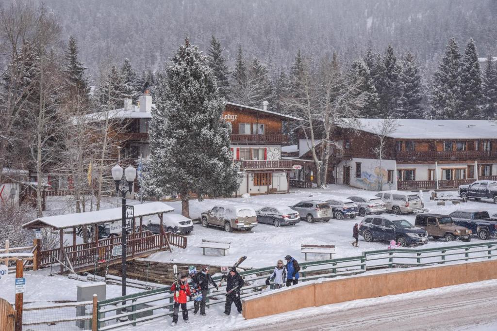 Alpine Lodge Red River - Image 5