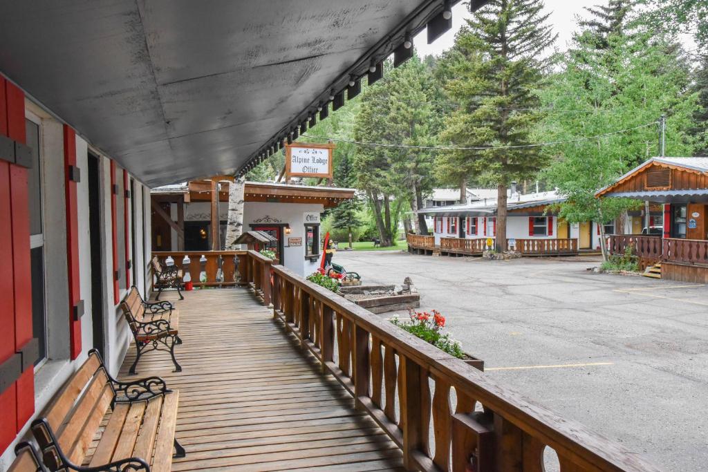 Alpine Lodge Red River - Image 4