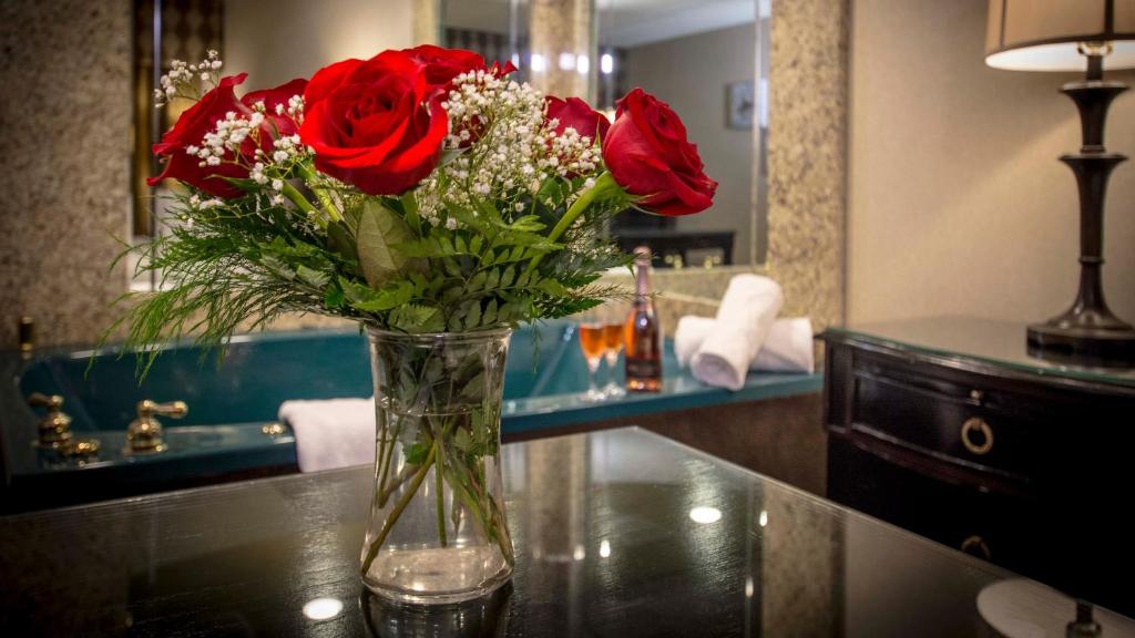 Hot Tub (Jacuzzi) - Photo 2