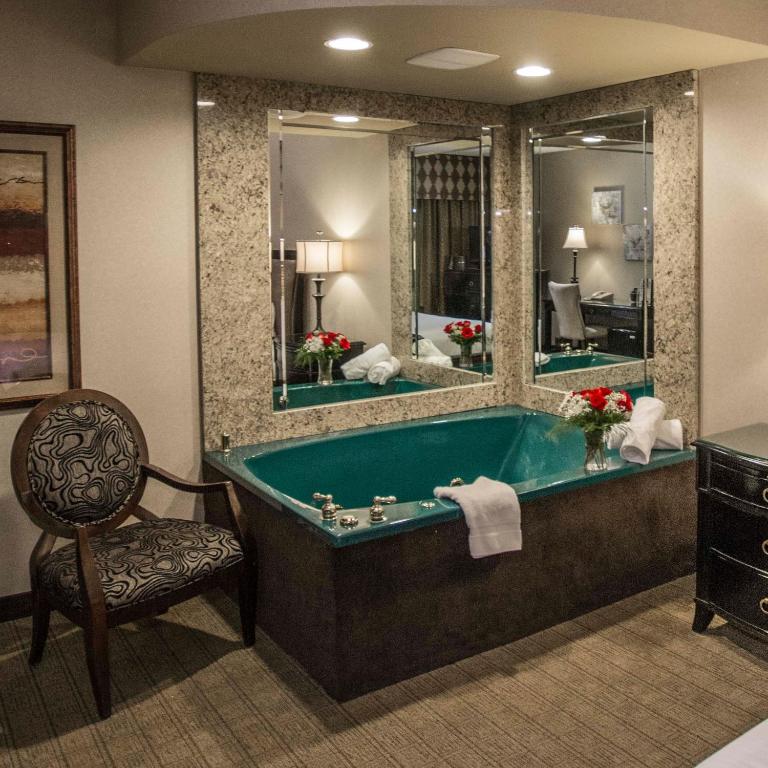 Hot Tub (Jacuzzi) - Photo 7