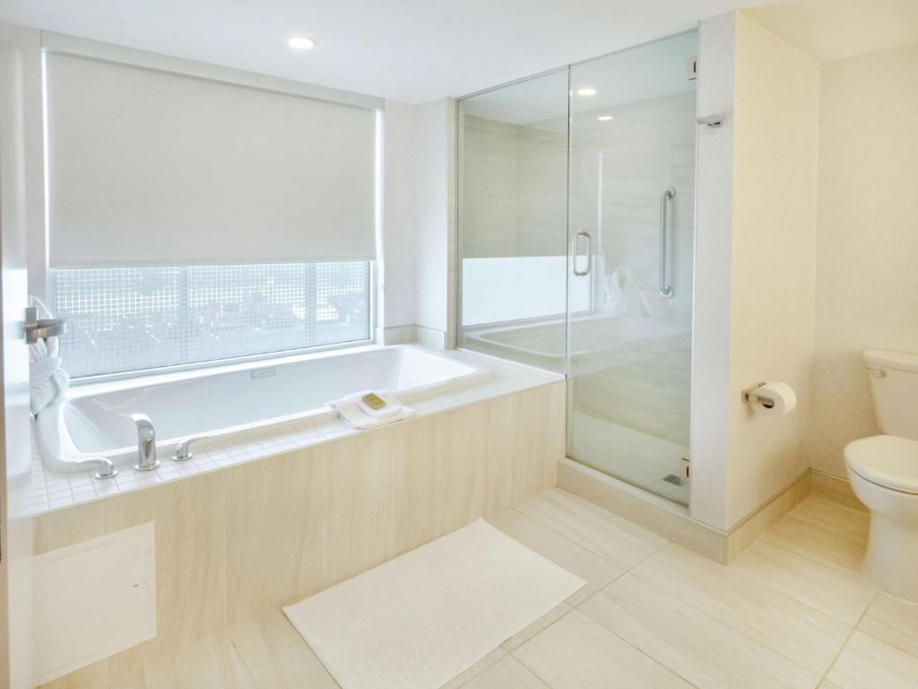 Hot Tub (Jacuzzi) - Photo 4