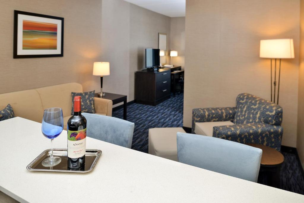 Holiday Inn Express & Suites Peekskill-Lower Hudson Valley by IHG - Image 5