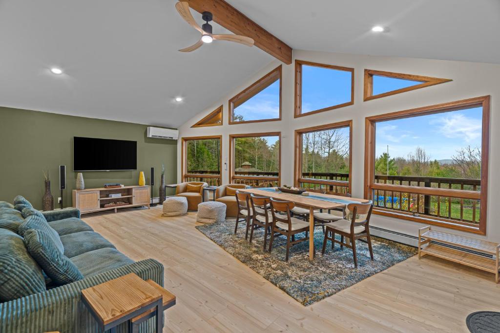 Pool Arcade Mtn Views Lake George Home Retreat WFH - Image 5