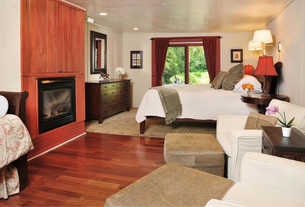 1795 Acorn Inn Bed and Breakfast - Image 4