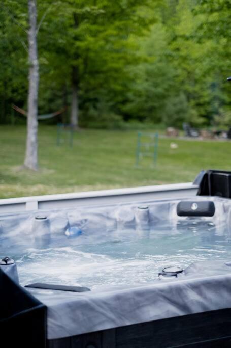Hot Tub (Jacuzzi) - Photo 3