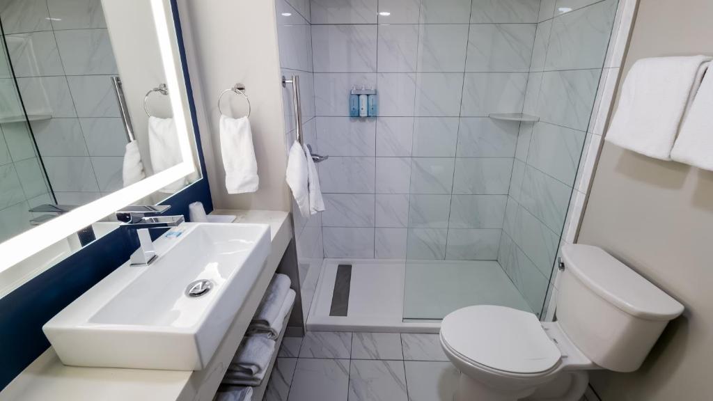 Fort William Henry Hotel - Image 7