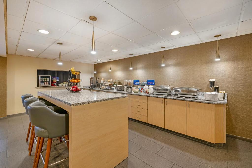 Best Western On The Avenue - Image 4