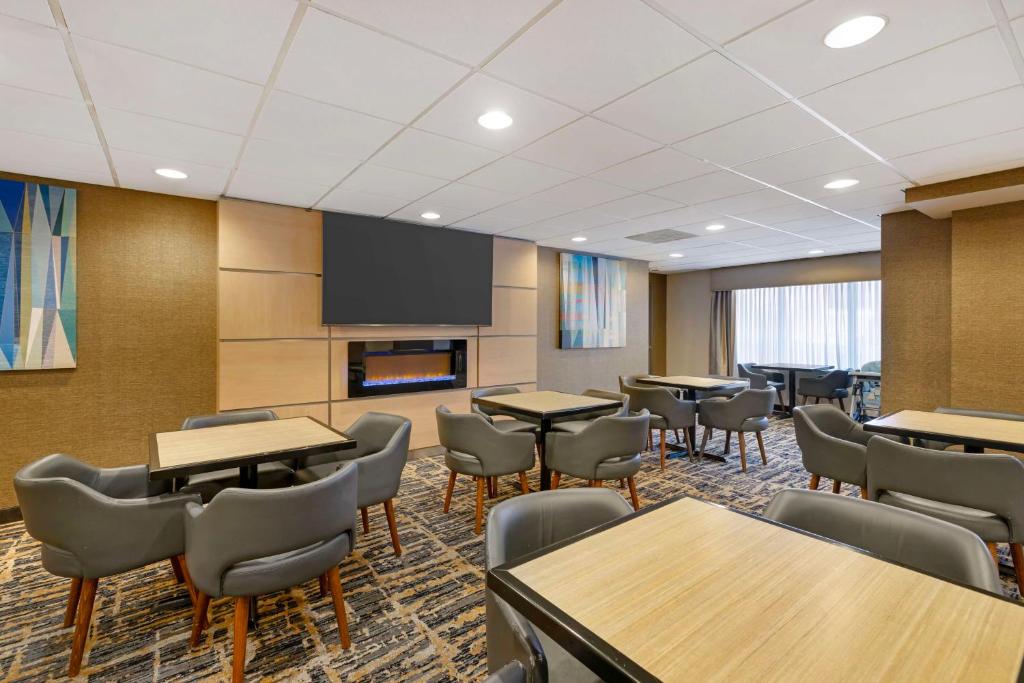 Best Western On The Avenue - Image 7