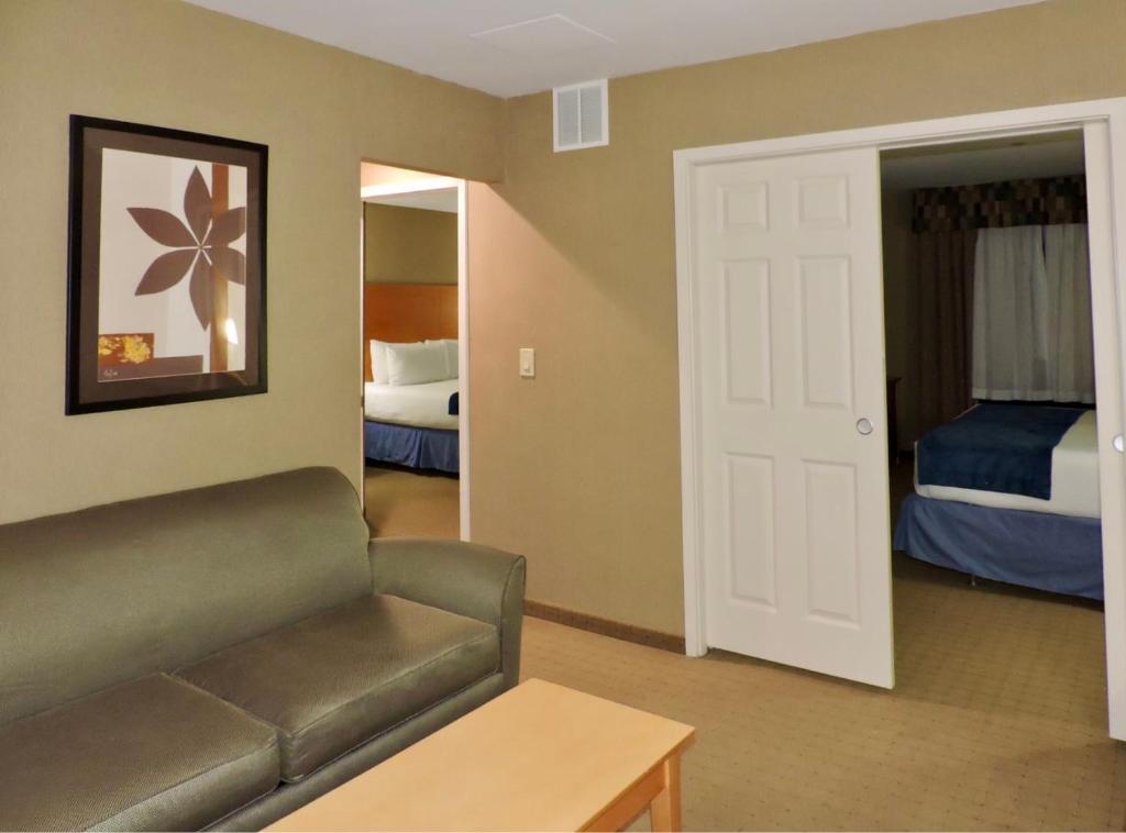 Marco LaGuardia Hotel & Suites - Image 6