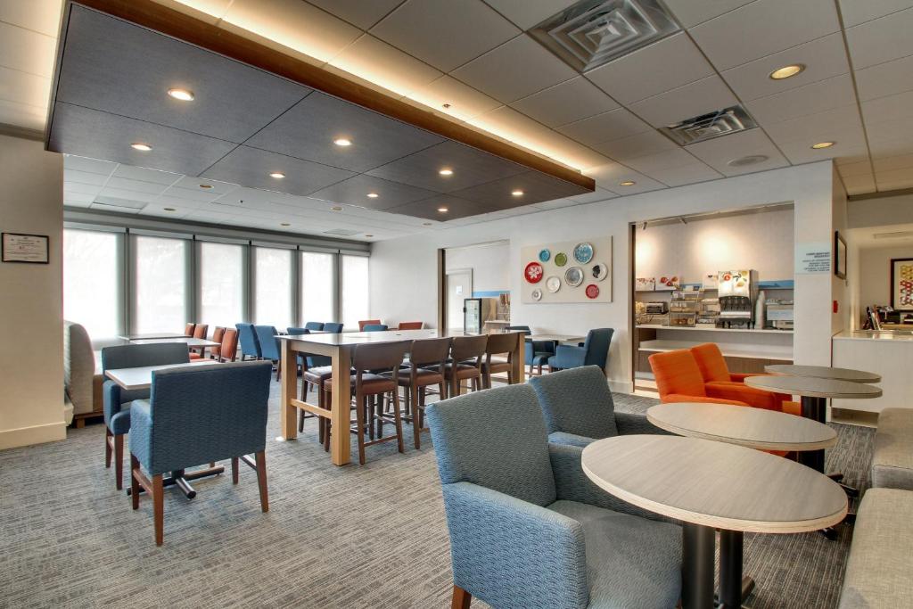 Holiday Inn Express Poughkeepsie by IHG - Image 4