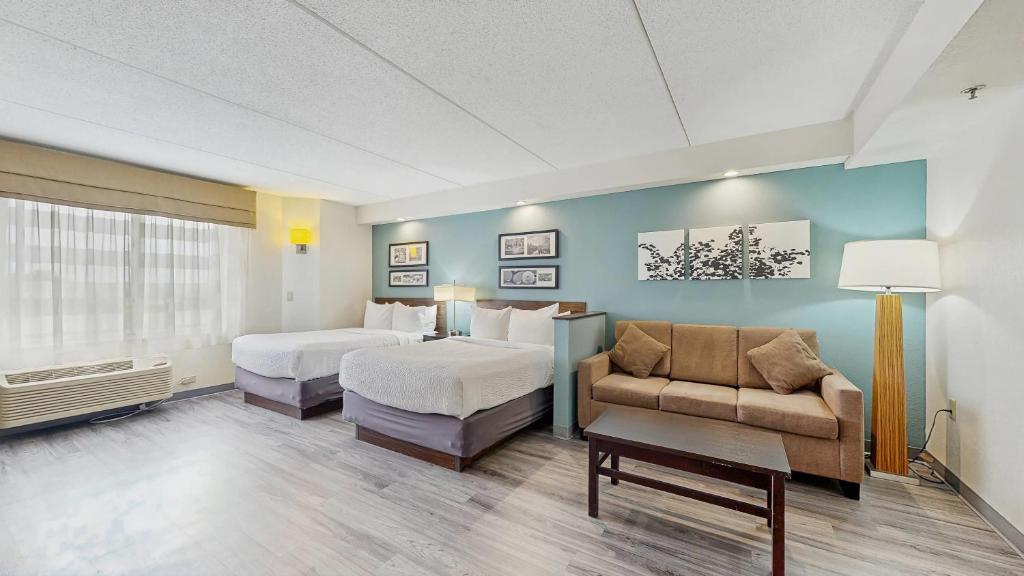 Sleep Inn & Suites Buffalo Airport - Image 8