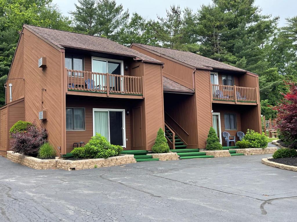Mohican Resort Motel, Conveniently located to all Lake George attractions - Image 8