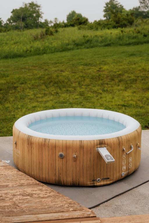 Hot Tub (Jacuzzi) - Photo 5