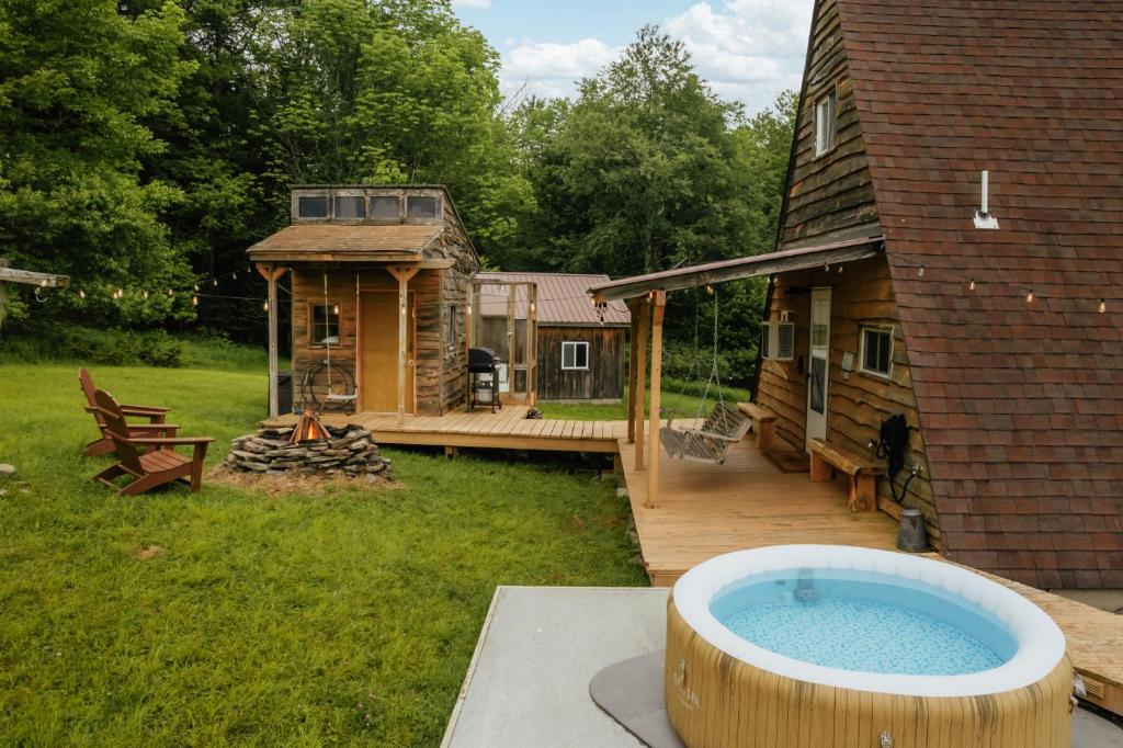 Rustic Escape UTV, Tub, Trails & Fire Pit 25 acre