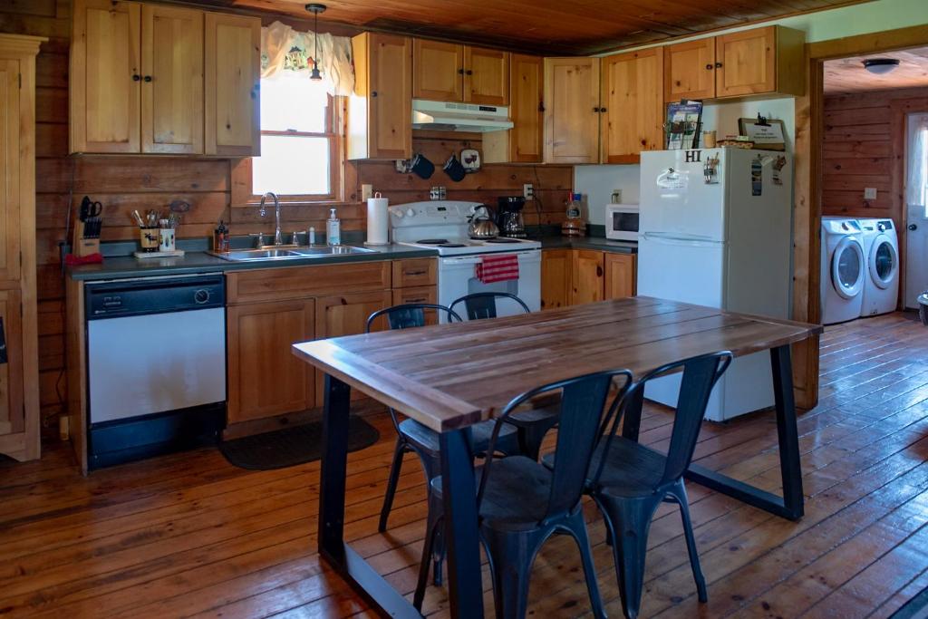 Mill Creek Cabins - Image 4