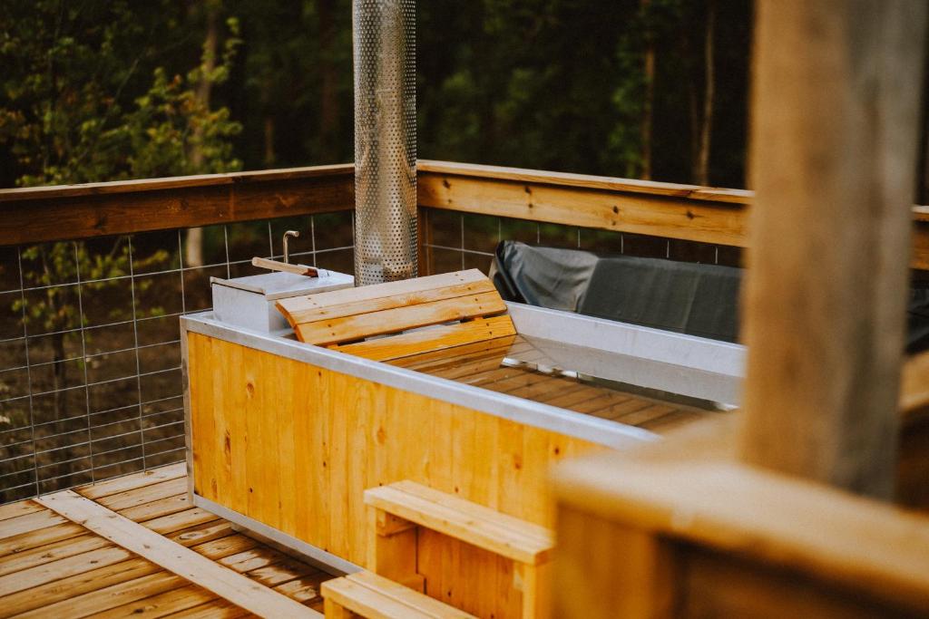 Hot Tub (Jacuzzi) - Photo 2