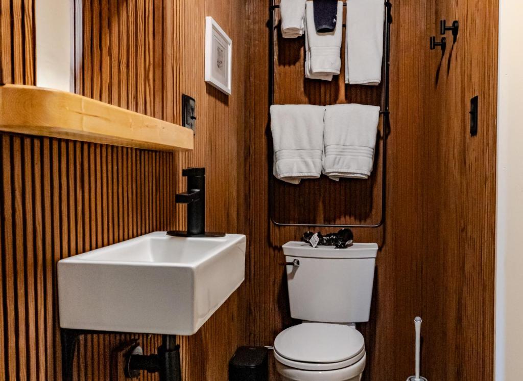 Finger Lakes Treehouse - Image 7