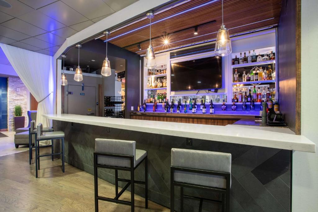 The Mosey Buffalo Williamsville Tapestry Collection Hilton - Image 8