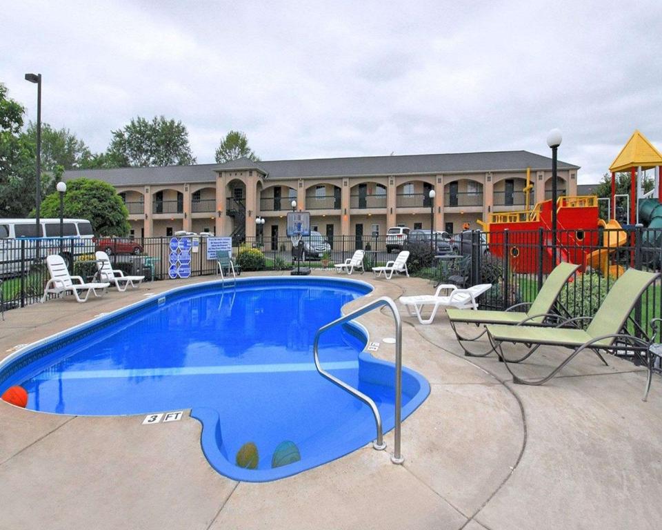 Econo Lodge at the Falls North - Image 4