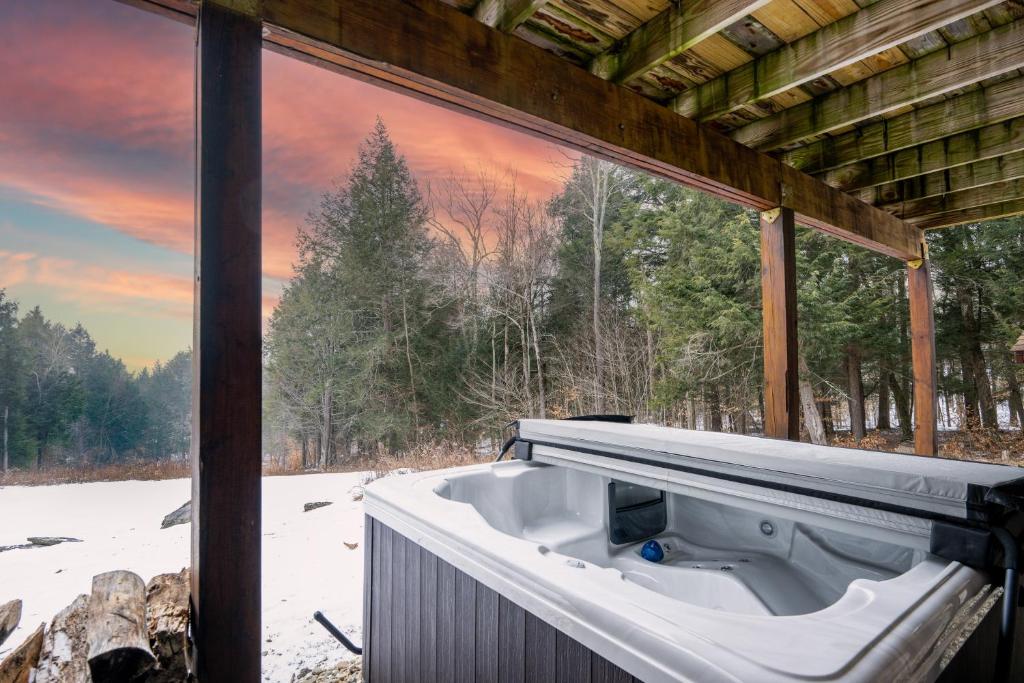 Beautiful Chalet, mins to Hunter/Windham slopes