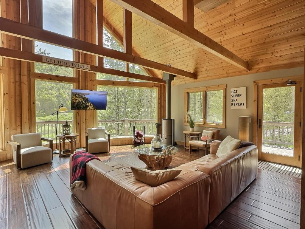 Hot Tub & Fire Pit~The Pines Chalet - Image 5