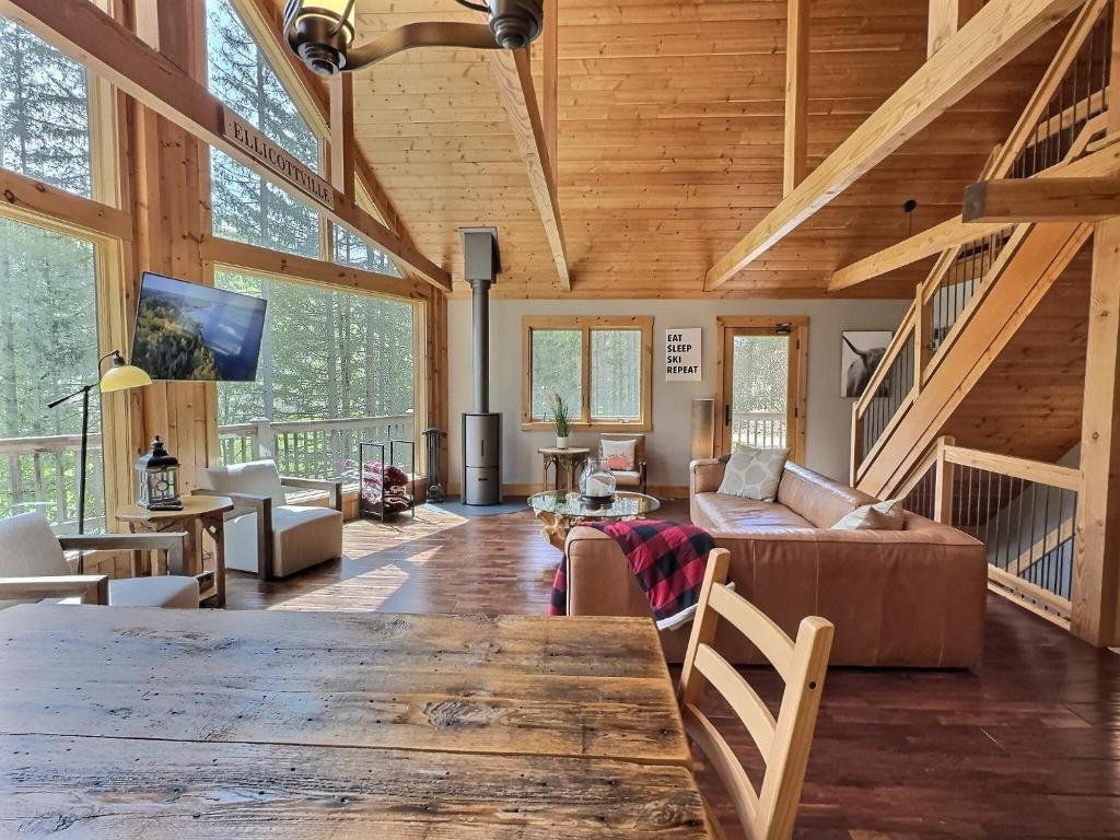 Hot Tub & Fire Pit~The Pines Chalet - Image 8