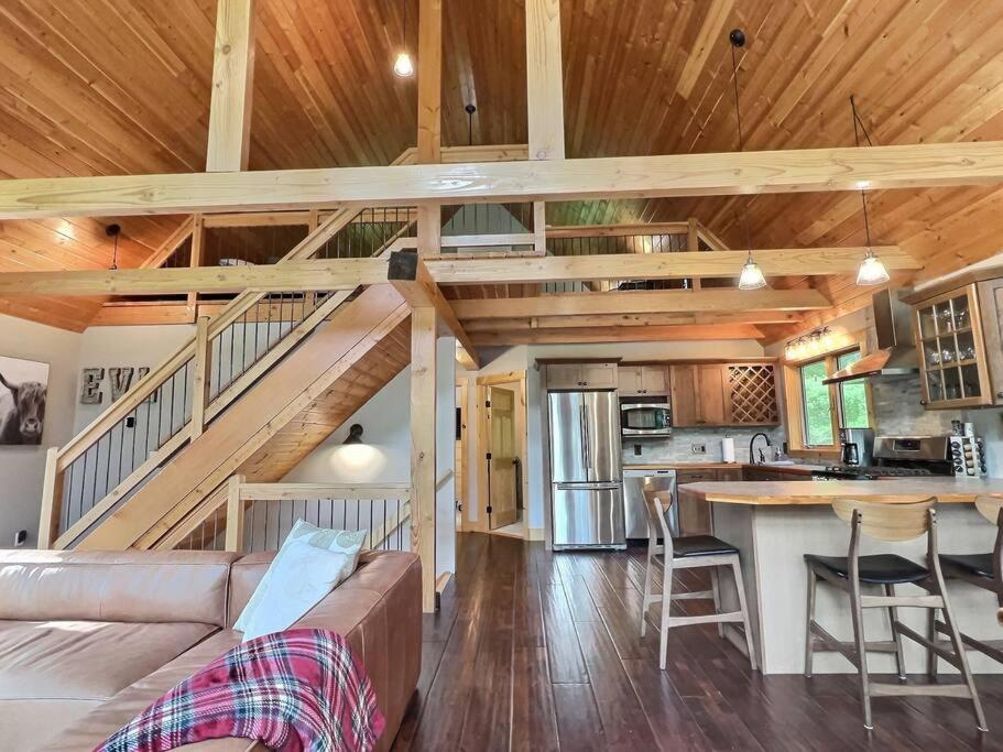 Hot Tub & Fire Pit~The Pines Chalet - Image 6