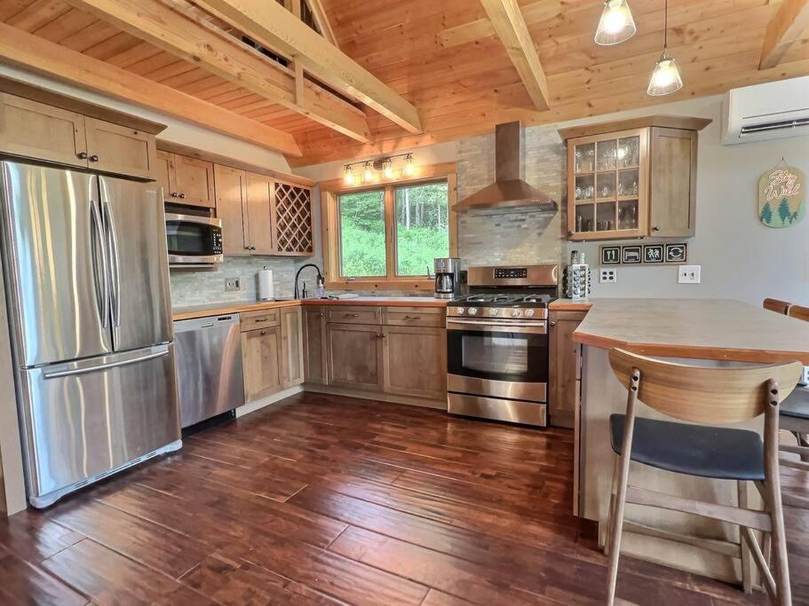 Hot Tub & Fire Pit~The Pines Chalet - Image 7