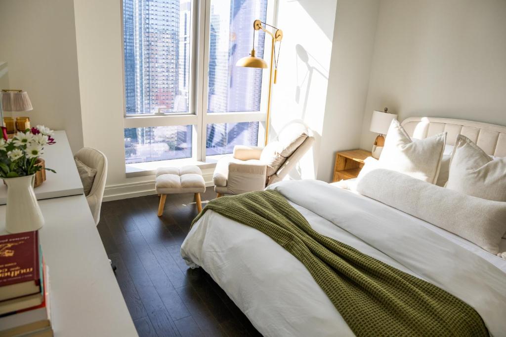 HIGH luxury in Manhattan by Unique Stays - Gym & Pool - Image 7