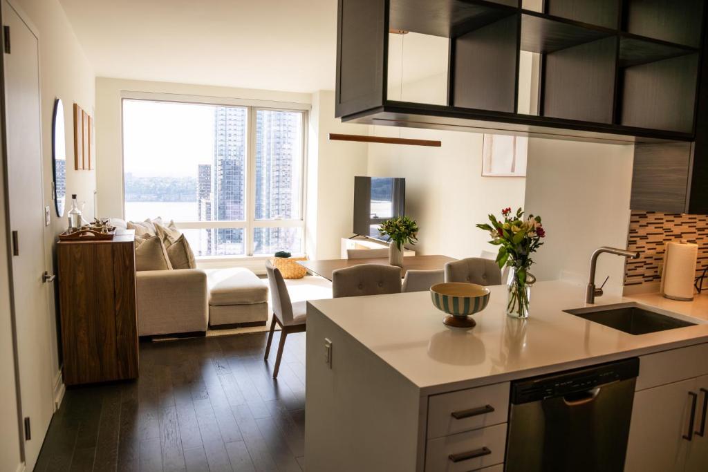 HIGH luxury in Manhattan by Unique Stays - Gym & Pool - Image 5