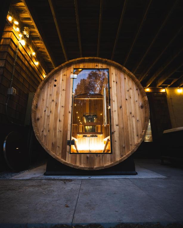 Hot Tub (Jacuzzi) - Photo 2