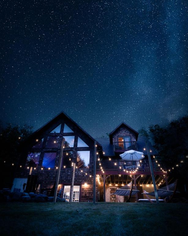 Luxury Chalet, Firepit, Sauna, Pet Friendly, 5 mins to Windham Mtn resort - Image 8