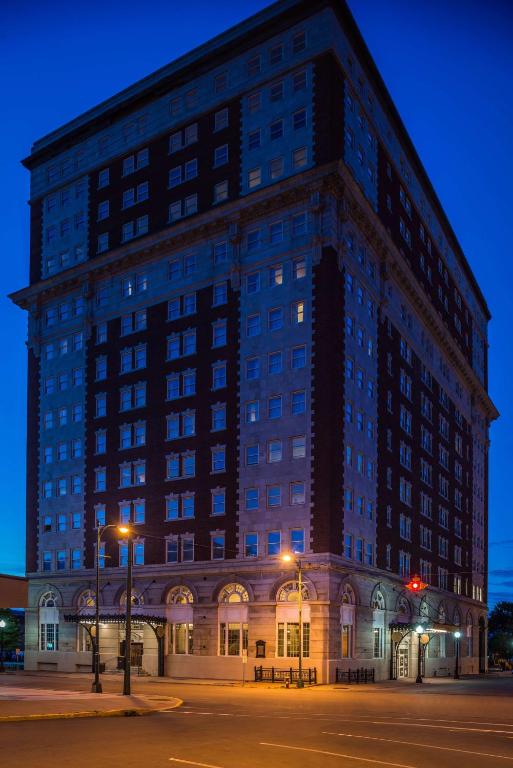 DoubleTree by Hilton Utica - Image 5