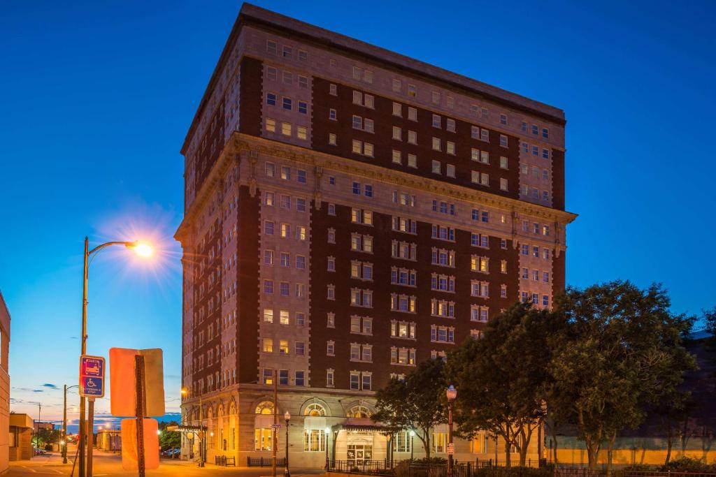 DoubleTree by Hilton Utica - Image 8