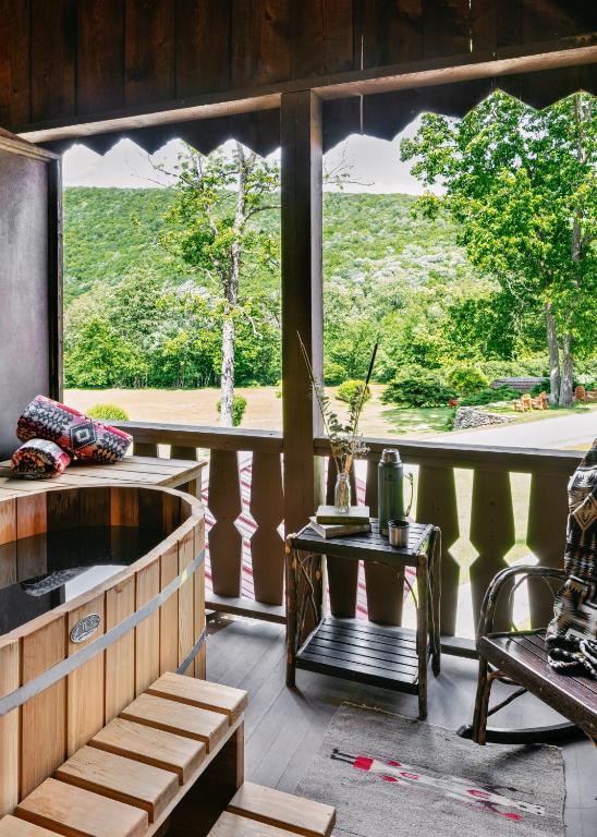 Hot Tub (Jacuzzi) - Photo 2