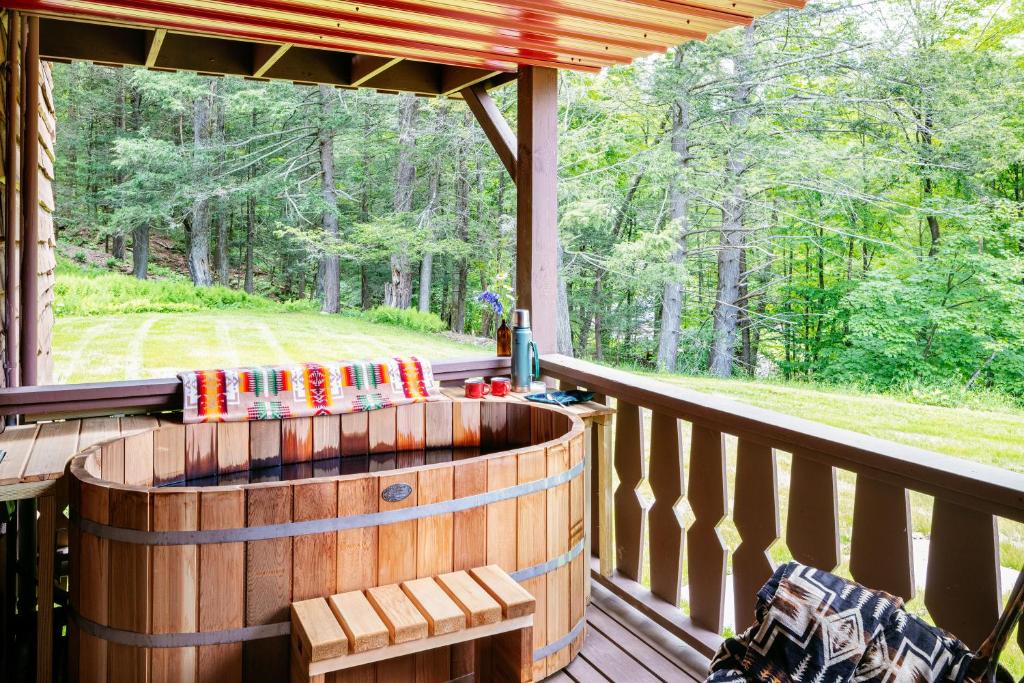 Hot Tub (Jacuzzi) - Photo 3