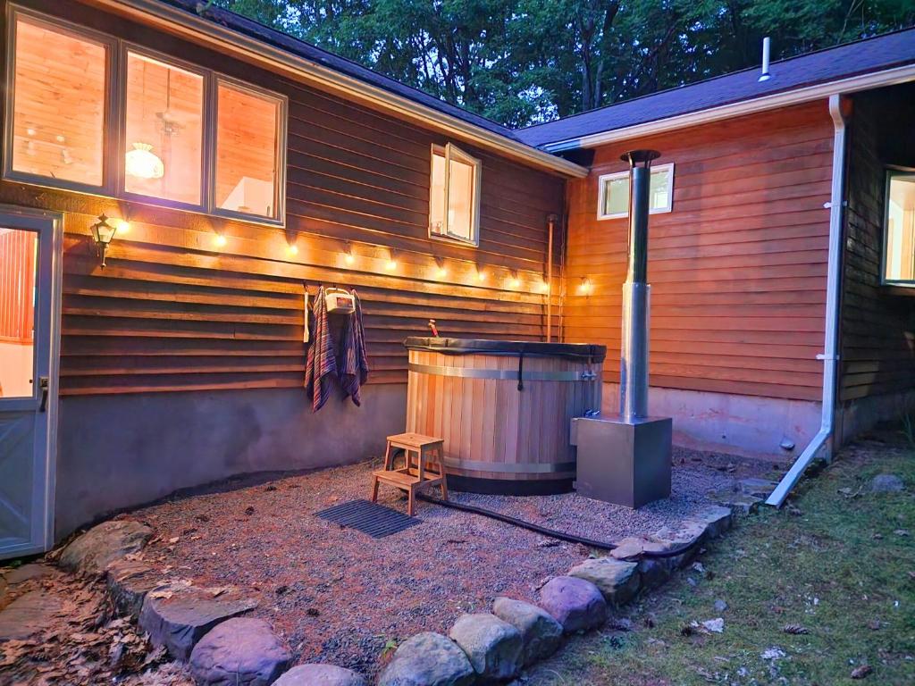 Rustic Catskills Cabin with Hot Tub and Mountain Views