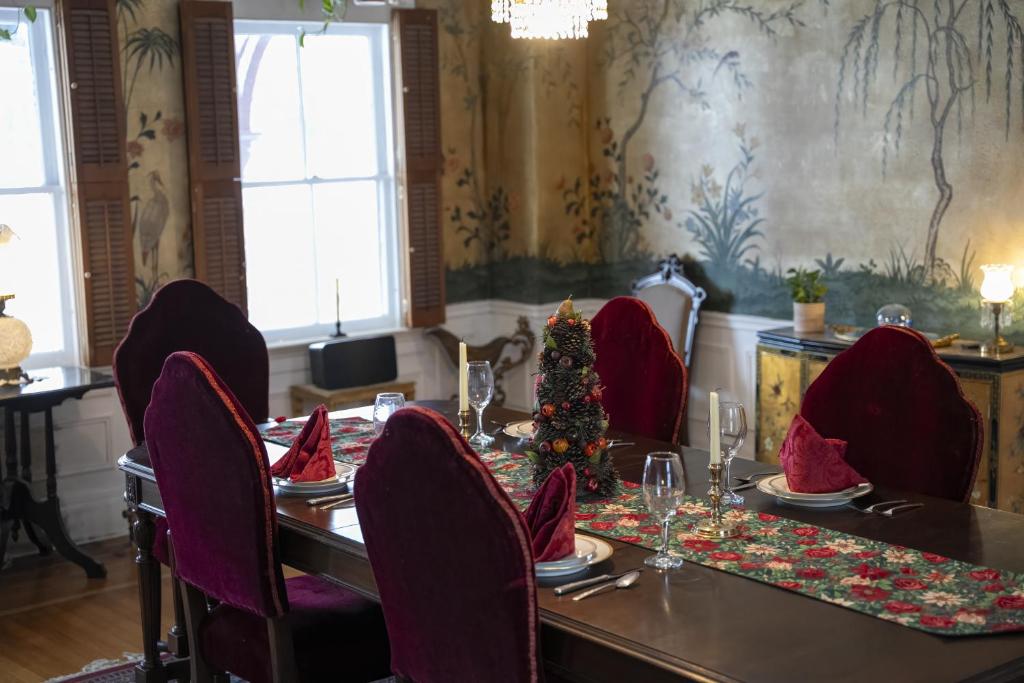 Gould Swaby Mansion - Image 6