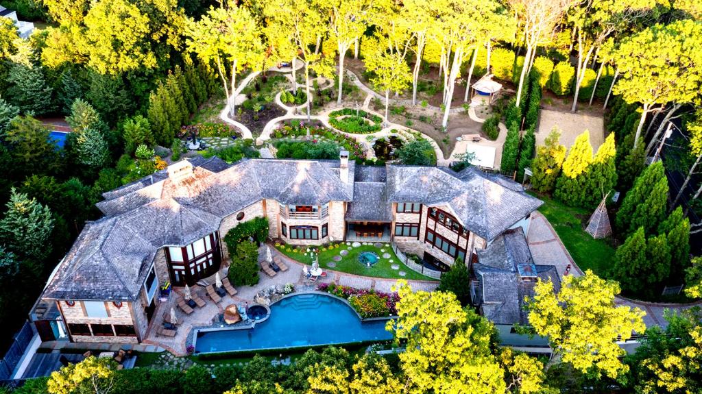 Hot Tub (Jacuzzi) - Photo 3