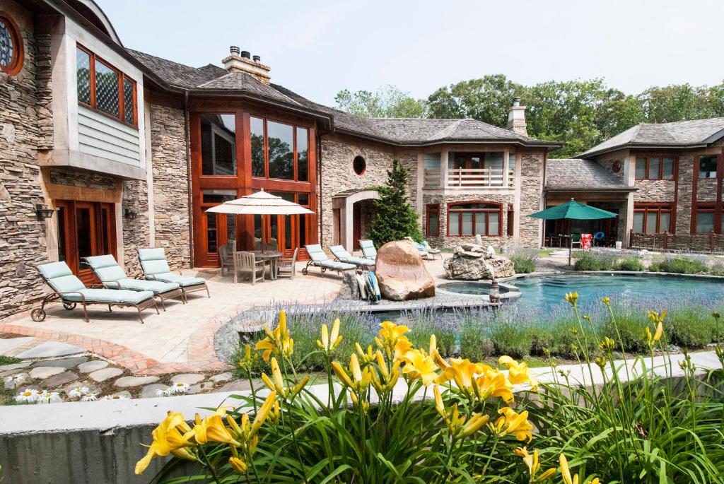 East Hampton Art House Bed and Breakfast - Image 4